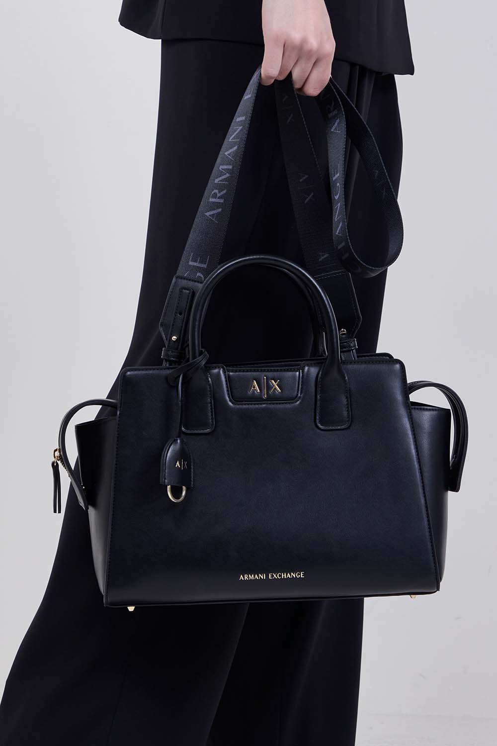 תמונת כל הלוק של תיק קרוסבודי